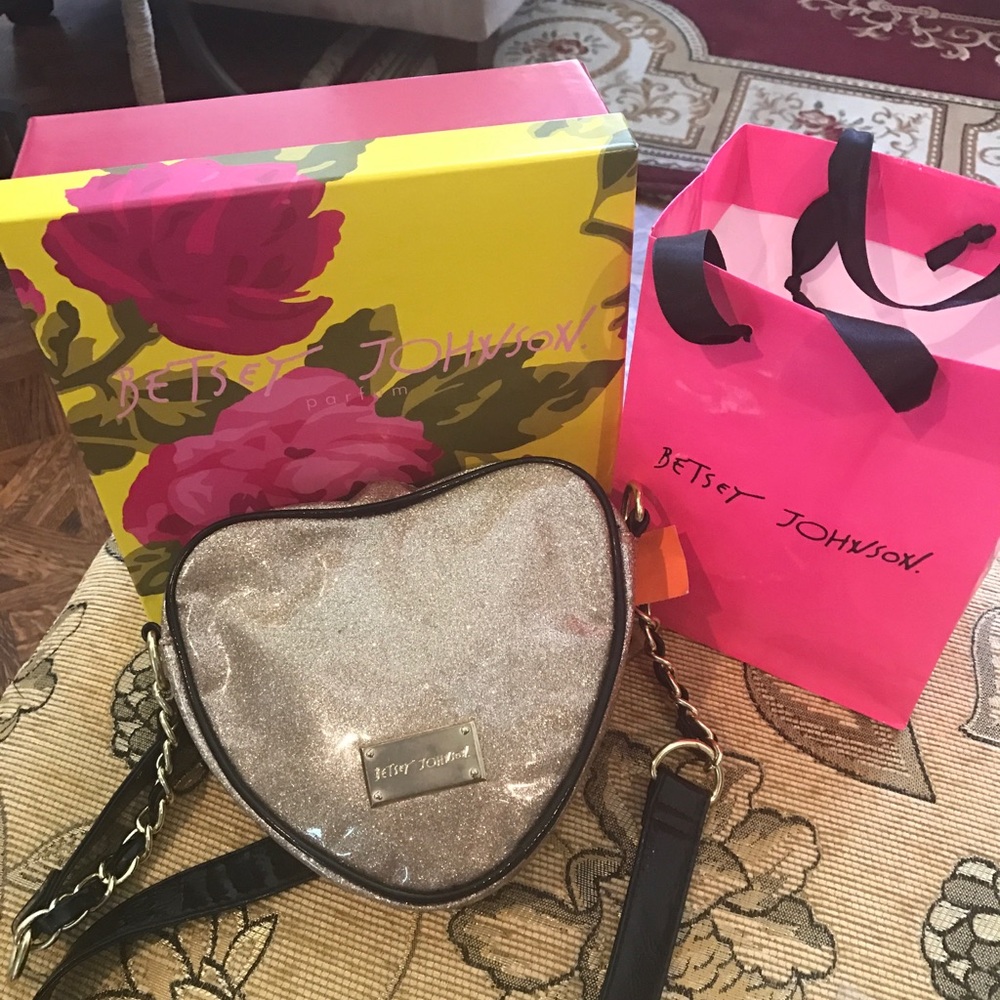 🆕Betsey Johnson Crossbody Gold New Jeans or dress
